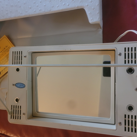 Vintage Lighted Makeup Mirror - Picture 8 of 9